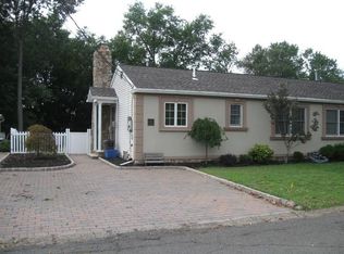 32 Caruth Ave, Elmwood Park, NJ 07407