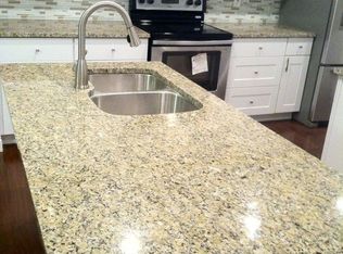 324 Stratford Ln #1, Lake Orion, MI