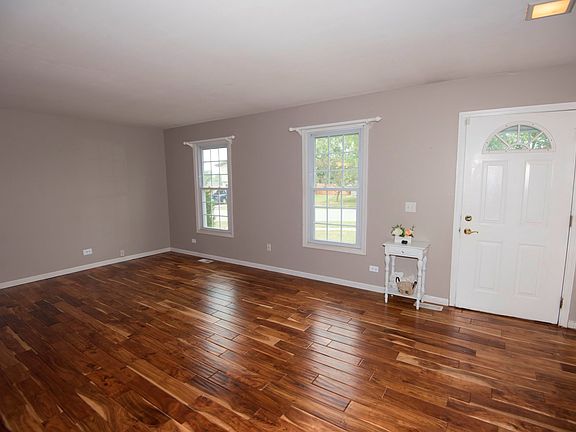 2nd image of 7757 W Laurel Dr