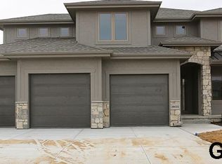 18655 Summit Cir, Omaha, NE 68136