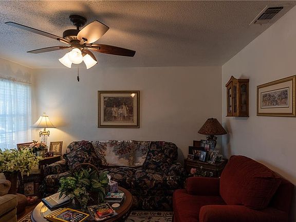 4th image of 2325 San Francisco Dr