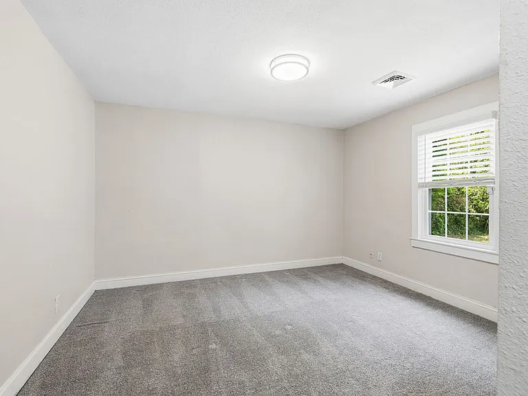 408 E Little Creek Rd — Photo 16