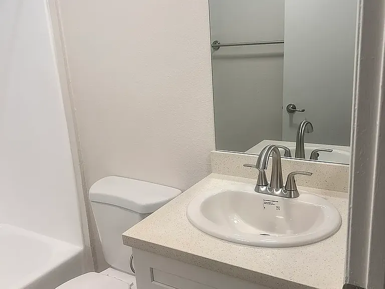 IMT 14227 Vanowen — Photo 12