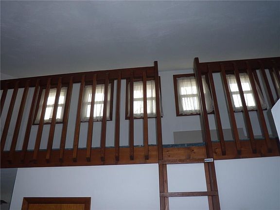 5th image of 952 Banyan Dr