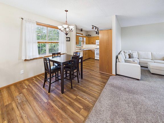 5th image of 565 William St