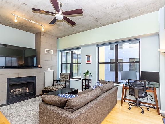 5th image of 1122 W Catalpa Ave APT 903