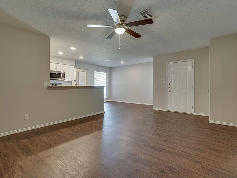 1233 Cordell St — Photo 2