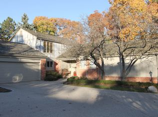 3942 Maple Hill St E, West Bloomfield, MI 48323