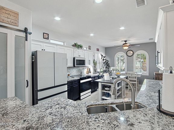 3rd image of 18327 N SUMMERBREEZE Way