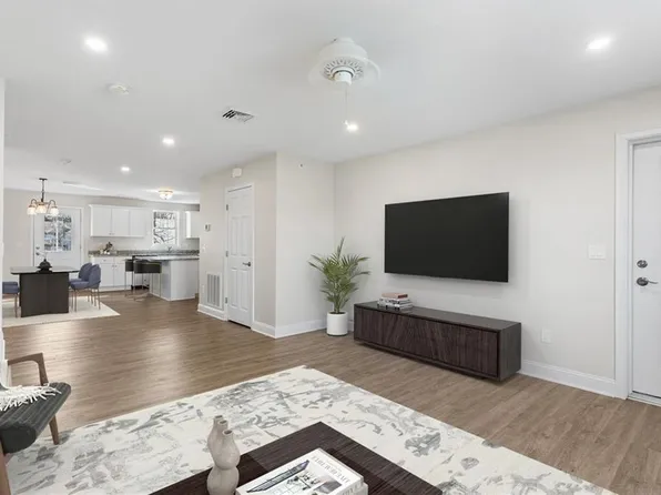 60 Bay Spring Ave Unit C7, Barrington, RI 02806