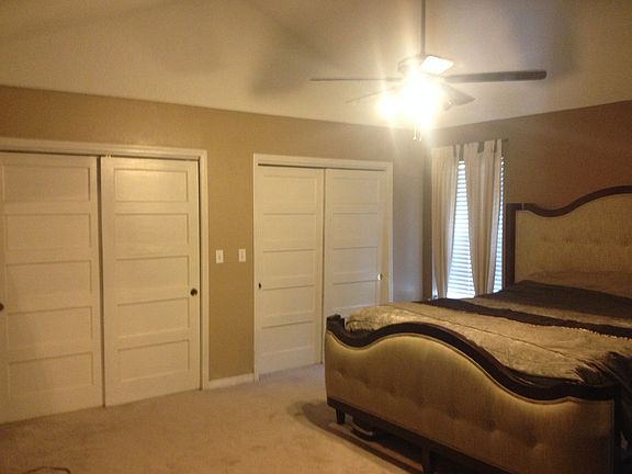 Bigbedroom w/vaulted ceiling