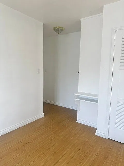 1 Bedroom Apartment walking Distance to Americana — Photo 2