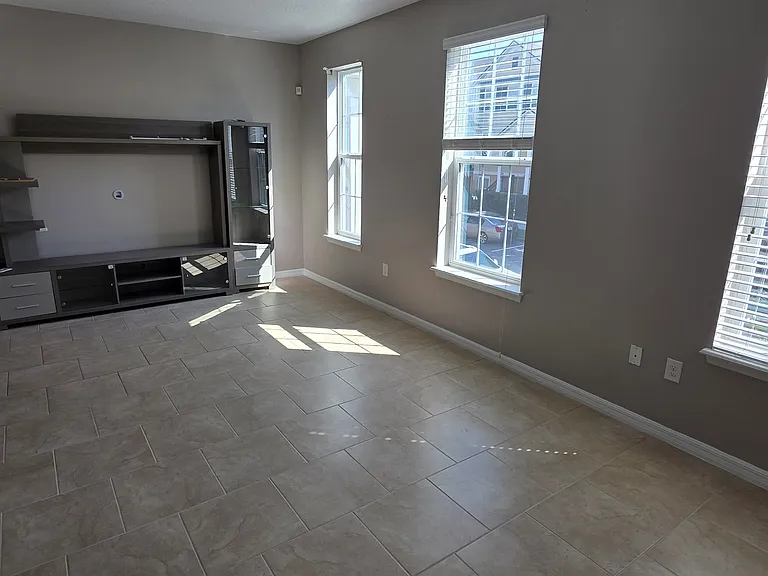 1062 Clifton Springs Ln — Photo 10