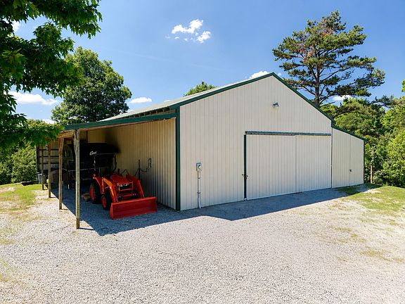 5th image of 1019 Bridge Hollow Rd