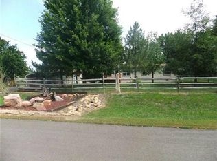 9259 Village Ln, Ozawkie, KS 66070