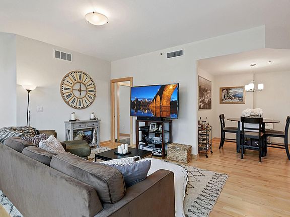 2nd image of 215 10th Ave S Unit 735