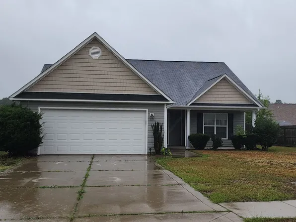 2513 Hunting Bow Dr, Hope Mills, NC 28348