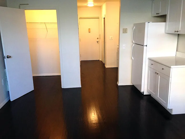 407 7th Ave — Photo 2