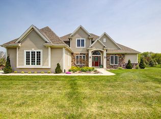 N41W27481 Patricia Ln, Pewaukee, WI 53072