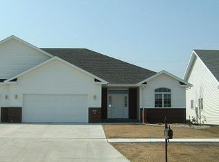 5602 Cypress Point Dr, Grand Forks, ND 58201