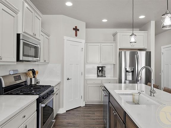 3rd image of 5251 Amherst Dr