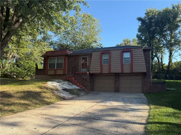 1008 NW Arlington Ct, Blue Springs, MO 64015