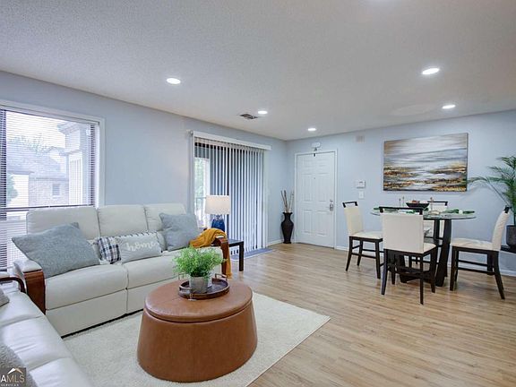 4th image of 2657 Lenox Rd #213