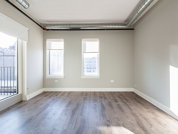 4th image of 943 W Belmont Ave #605