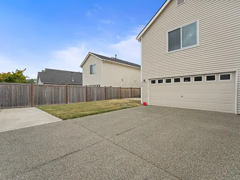 2429 Tolmie Ave — Photo 39