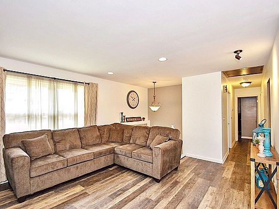 4th image of 8722 Wonderland Ave NW