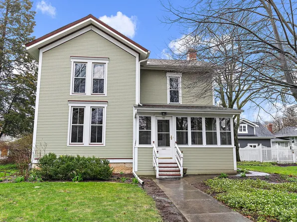 16 N Loomis St, Naperville, IL 60540