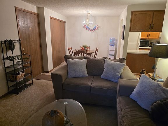 3rd image of 817 Cheshire Ct