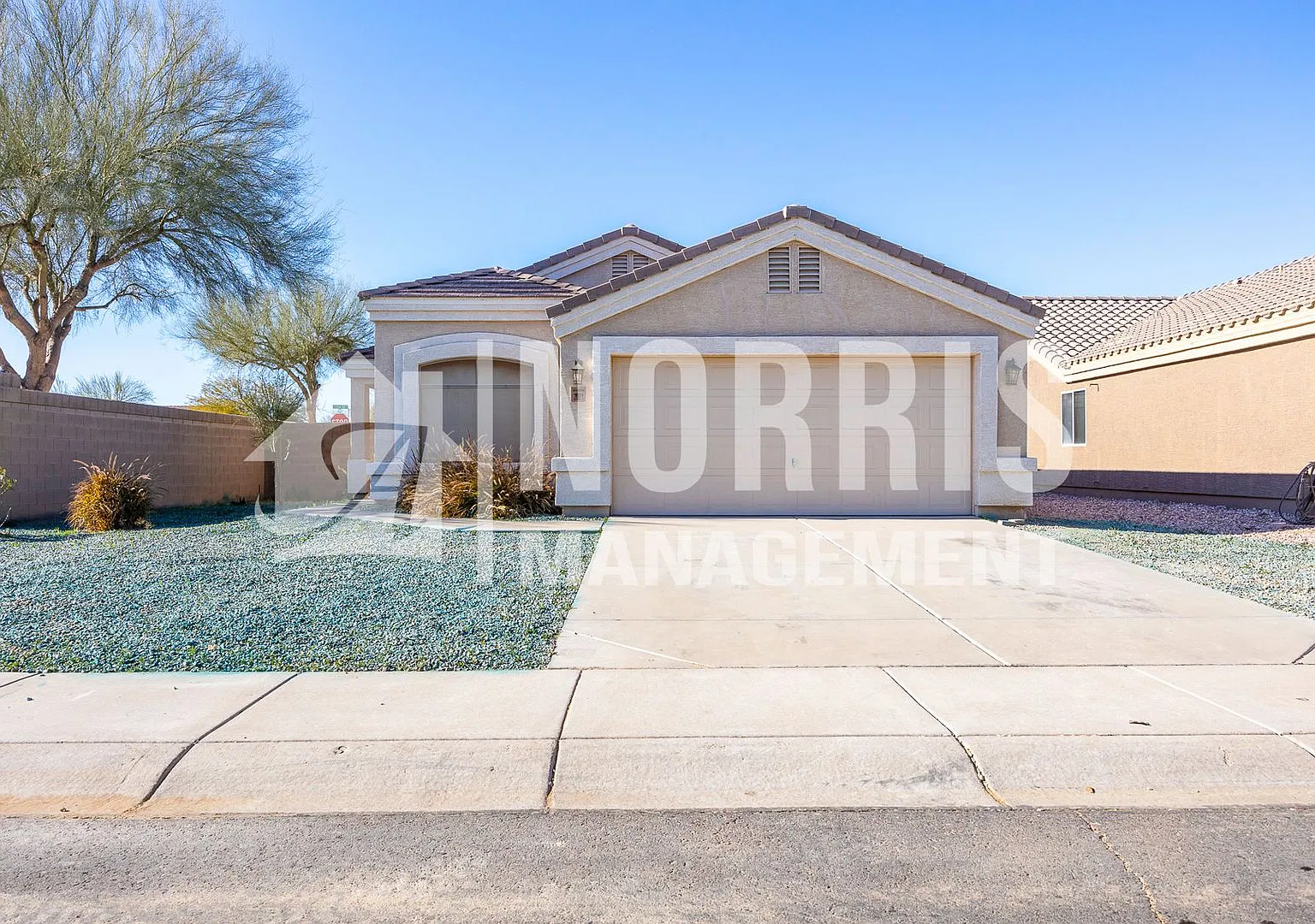 Beautiful Home in Mission Valley — Photo 1