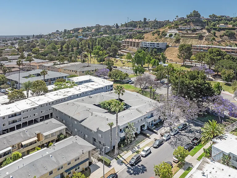 Baldwin Hills Apartments — Photo 15