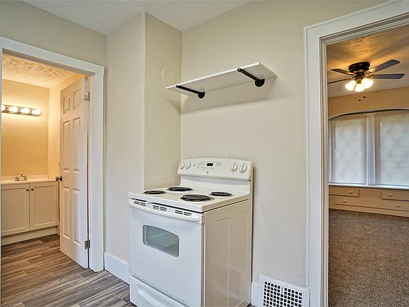 5th image of 925 Munroe Falls Ave