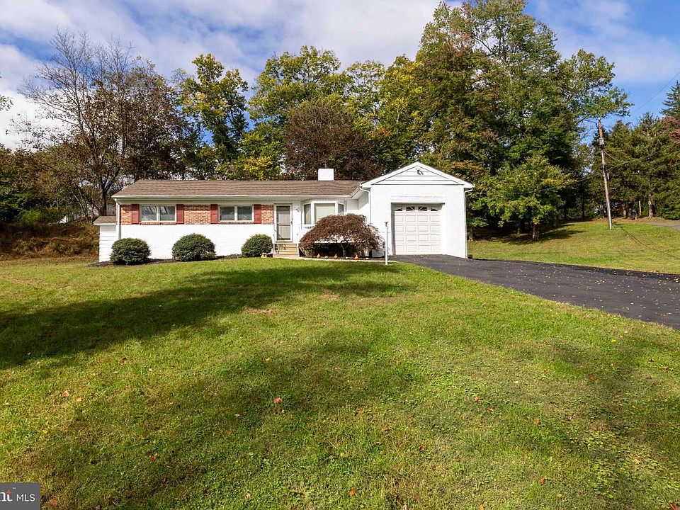 1st image of 883 Stevens Ln
