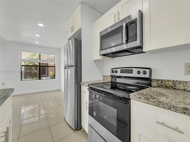 15560 SW 104th Ter #6112 — Photo 3