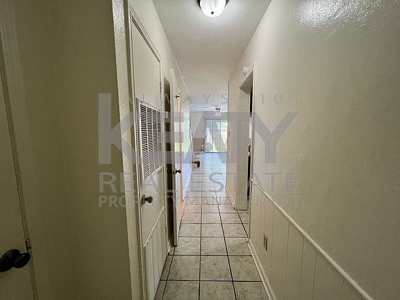 2nd image of 115 Country Ln #C