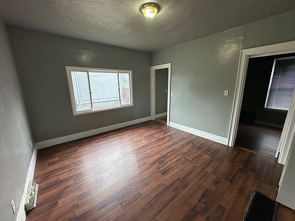 3rd image of 40 Knoerl Ave #R