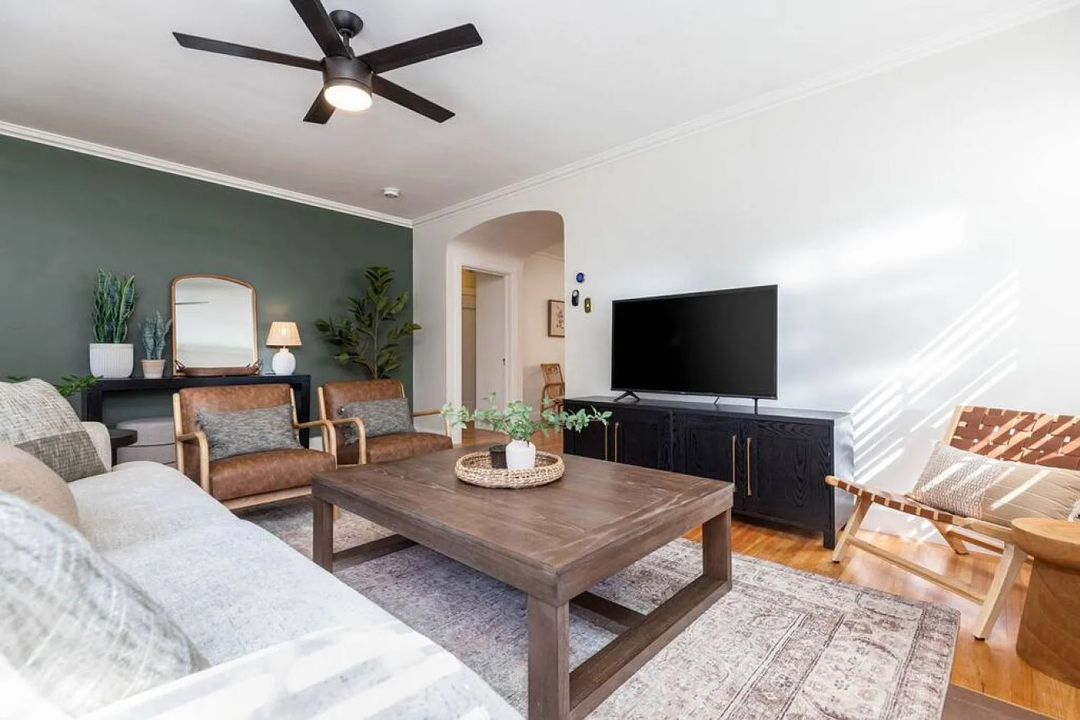 3 bed, 2.0 bath, 1991 sqft, $11,770 — Photo 3