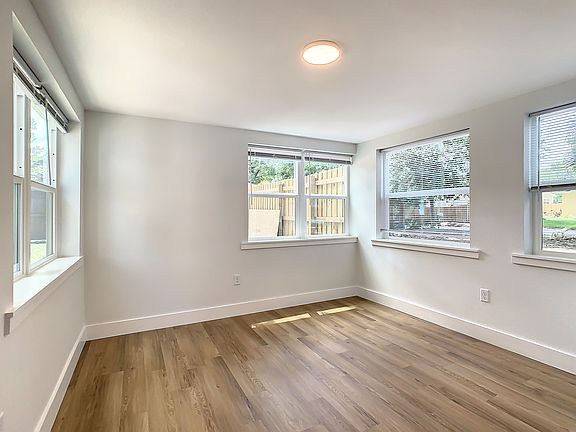 3rd image of 1401 Groveland Ave