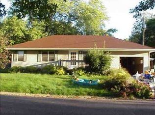 204 E 4th St, Mackinaw, IL