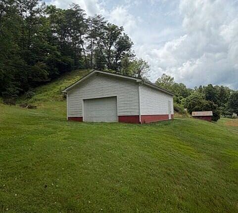 2nd image of 4589 Abbott Creek Rd