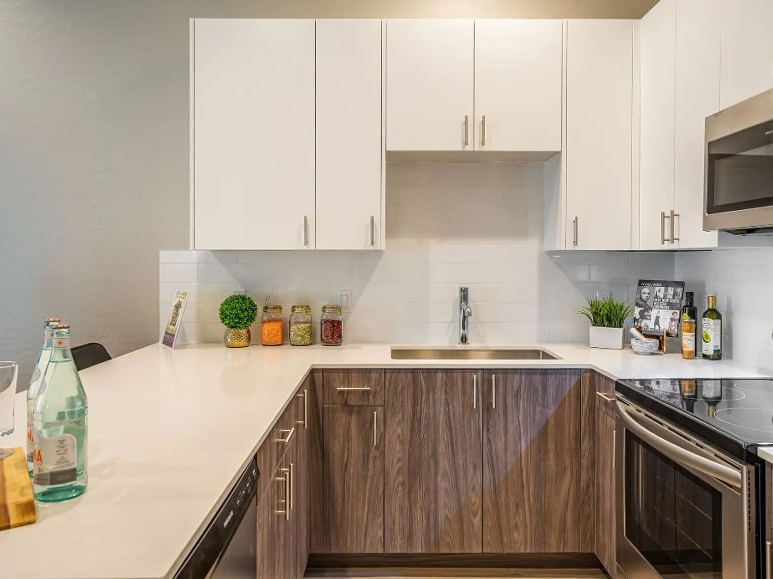 Monarch Luxury Townhomes - 2 bed | 2.5 bath, North Phoenix! — Photo 3