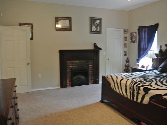 spacious master bedroom 