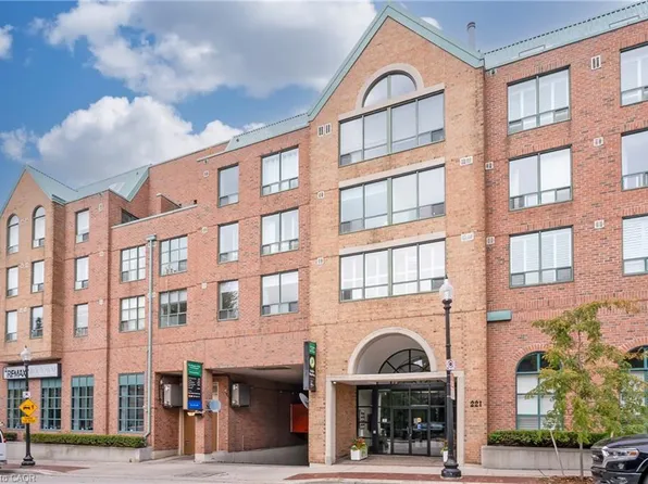 221 Robinson St #307, Oakville, ON L6J 7N9