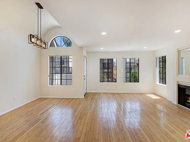 1931 Malcolm Ave #201 — Photo 2
