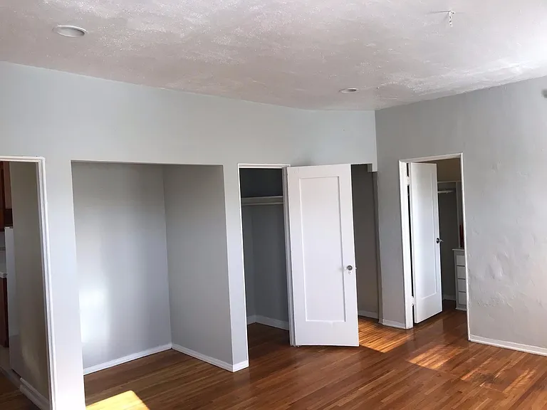 1197 N Ardmore Ave — Photo 4
