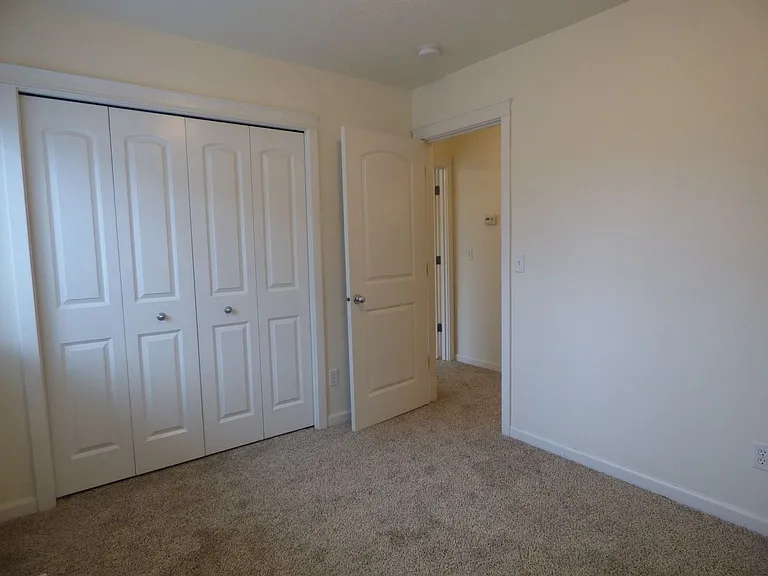 3536-3538 Fisher Ct NE — Photo 16