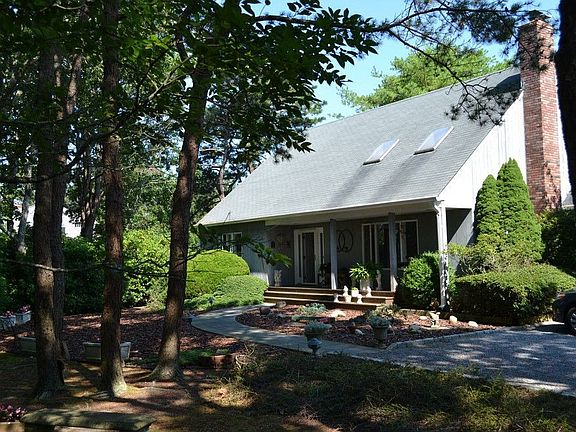 2nd image of 53 Dundee Ln